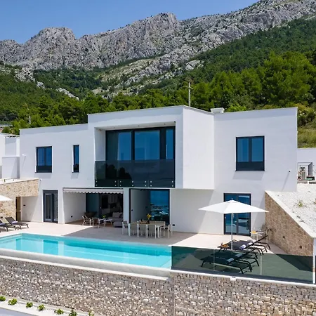 Beautiful In With Kitchen * Omiš