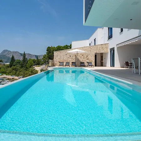 Holiday home Beautiful In With Kitchen Omis