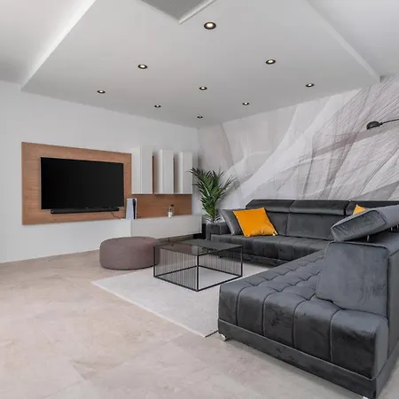 Beautiful In With Kitchen Holiday home *